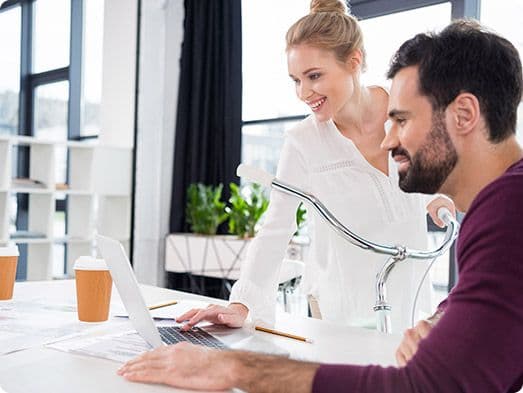 A LG lugar de gente apoia ações que visam dividir o conhecimento com aqueles que ainda estão se preparando para o mercado de trabalho, por meio do programa LG nas Universidades. Iniciativa que aproxima os estudantes da realidade vivenciada pelos profissionais da área. 

A LG lugar de gente foi certificada pelo Great Place To Work como uma das Melhores Empresas para Trabalhar do Centro-Oeste. Além disso, tem comprometimento com a criação, execução e ampliação de ações sociais, de governança e meio ambiente (ESG).