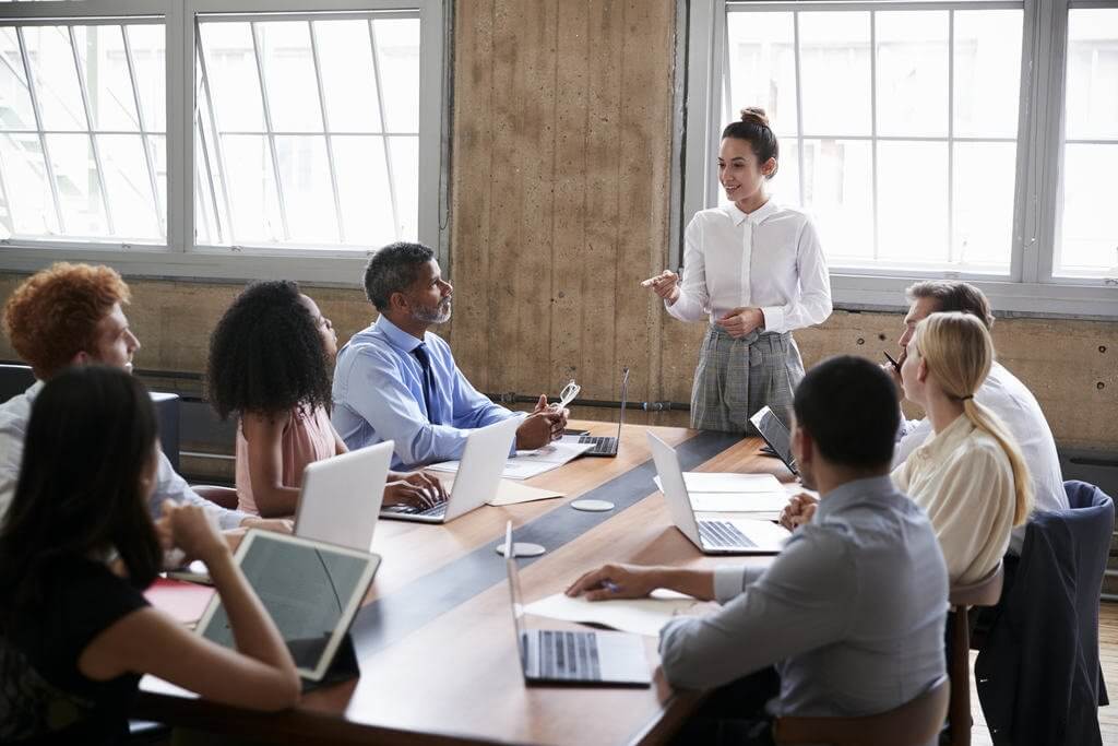 Para Taís Alvim, Coordenadora de Pós-graduação em Psicologia Organizacional e do Trabalho, é papel do líder fazer com que as pessoas descubram seus propósitos no trabalho